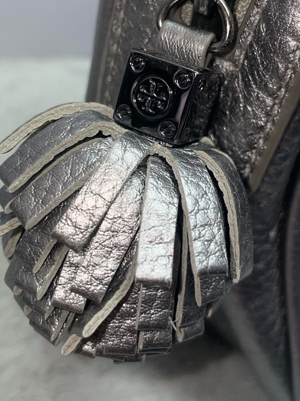 Tory Burch ‘Thea’ Metallic Leather Crossbody - Picture 10 of 16